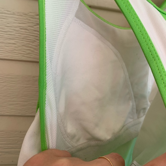 Bundle 2 Nike workout tanks - Picture 10 of 10